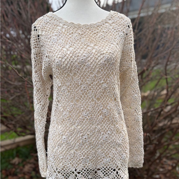 Hand-Crocheted Ivory Knit Tunic with Gold Thread Sz Sm - Picture 2 of 9